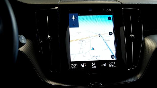 Volvo XC60 2.0 Recharge T6 AWD 250kW/340pk Aut8 Inscription PANORAMADAK + HARMAN/KARDON + KEYLESS ENTRY&GO + PILOT ASSIST + CARPLAY + LANE ASSIST + 360 CAMERA + PD-GLASS + EL.TREKHAAK + BLIS + DRIVE MODES + CAMERA + PARKSENSOREN + 19" LM-VELGEN!!