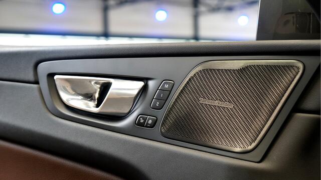 Volvo XC60 2.0 Recharge T6 AWD 250kW/340pk Aut8 Inscription PANORAMADAK + HARMAN/KARDON + KEYLESS ENTRY&GO + PILOT ASSIST + CARPLAY + LANE ASSIST + 360 CAMERA + PD-GLASS + EL.TREKHAAK + BLIS + DRIVE MODES + CAMERA + PARKSENSOREN + 19" LM-VELGEN!!