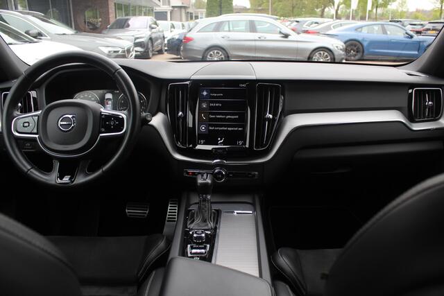 Volvo XC60 2.0 T4 R-Design / 360Camera / Leder&Alcantara / 20'' / Navigatie / Dodehoek / DAB / Cruise Control