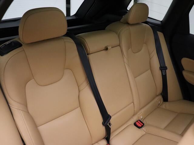Volvo XC60 T6 350pk AWD Inscription / Luchtvering / Masssage / Ventilatie / Harman&Kardon / Full-LED / Trekhaak / El. Stoelen / El. Trekhaak / Adapt. Cruise / BLIS / Panoramadak
