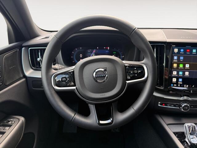 Volvo XC60 2.0 T8 Plug-in hybrid AWD Plus Black Edition | Extra getint glas | Harman/Kardon Audio | Stoelverwarming | 360 graden camera |