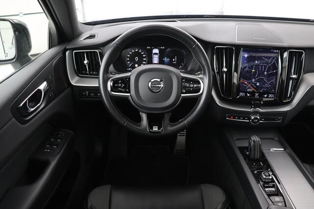 Volvo XC60 2.0 Recharge T8 AWD R Design | Panoramadak | Head-Up | Trekhaak | Harman/Kardon | Camera | Adaptive cruise | Stoelverwarming | Memory | Navigatie