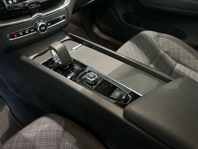 Volvo XC60 T6 Aut. Essential Bright Parkeercamera Cruise Control 405pk