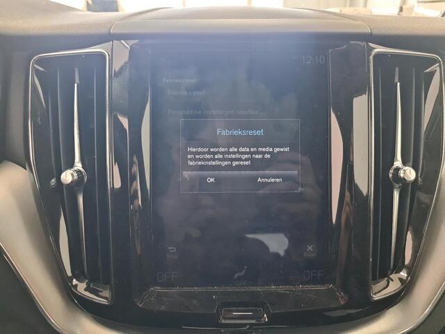 Volvo XC60 2.0 T8 Twin Engine AWD Momentum Pro PANODAK | PHEV | NAVI