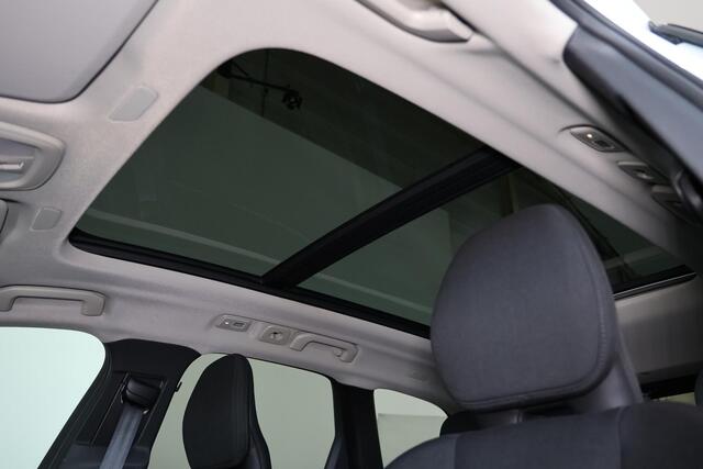 Volvo XC60 T6 Recharge AWD Inscription Expression - LONG RANGE - Panorama/schuifdak - IntelliSafe Assist - Harman/Kardon audio - Adaptieve LED koplampen - Parkeercamera achter - Verwarmde voorstoelen & stuur - Parkeersensoren voor & achter - Draadloze tel. lader - S