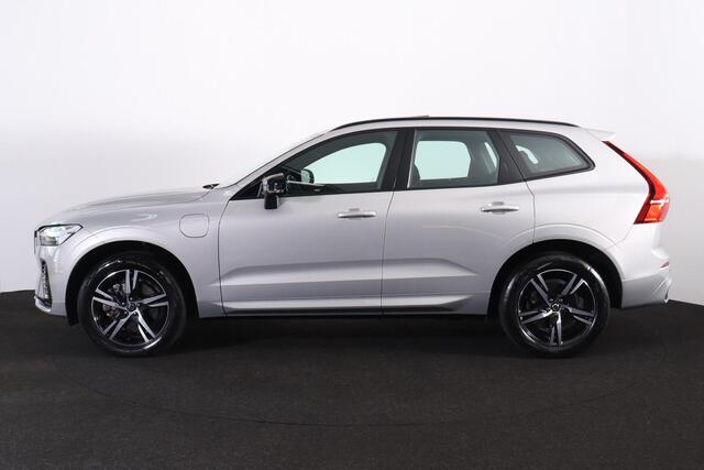 Volvo XC60 T6 Recharge AWD R-Design - LONG RANGE - Panorama/schuifdak - Adaptieve LED koplampen - Parkeercamera achter - Verwarmde voorstoelen & stuur - Parkeersensoren voor & achter - Elektr. bedienb. voorstoelen met geheugen - Draadloze tel. lader - Cruise Control