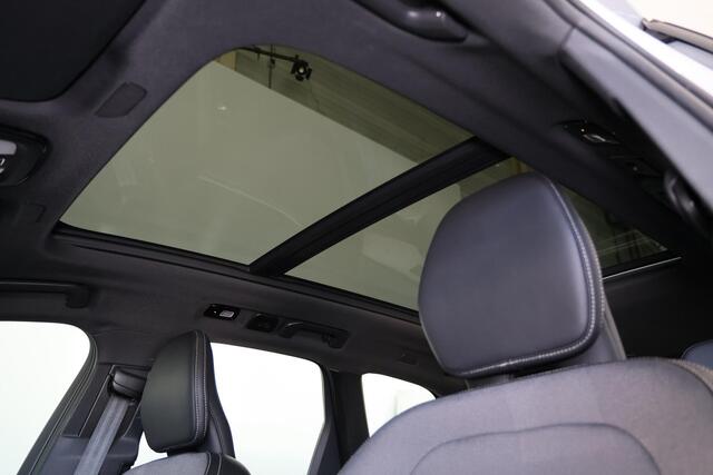 Volvo XC60 T6 Recharge AWD R-Design - LONG RANGE - Panorama/schuifdak - Adaptieve LED koplampen - Parkeercamera achter - Verwarmde voorstoelen & stuur - Parkeersensoren voor & achter - Elektr. bedienb. voorstoelen met geheugen - Draadloze tel. lader - Cruise Control