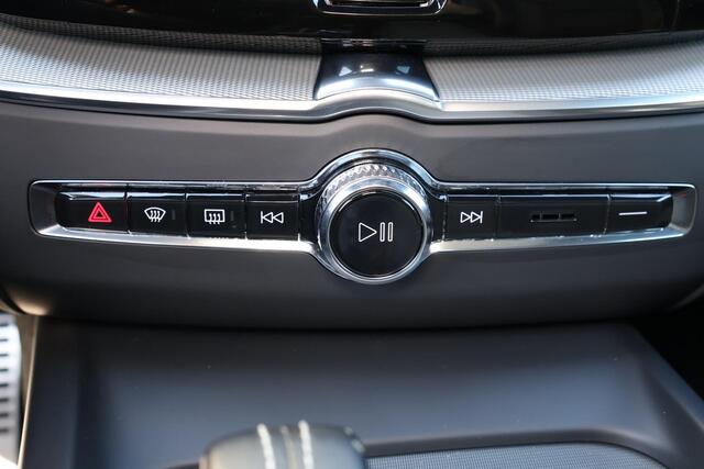 Volvo XC60 T6 Recharge AWD R-Design - LONG RANGE - Panorama/schuifdak - Adaptieve LED koplampen - Parkeercamera achter - Verwarmde voorstoelen & stuur - Parkeersensoren voor & achter - Elektr. bedienb. voorstoelen met geheugen - Draadloze tel. lader - Cruise Control
