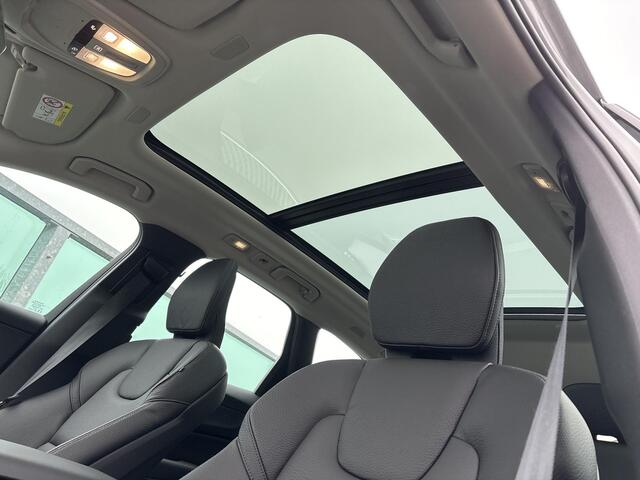 Volvo XC60 2.0 T6 Plug-in hybrid AWD Essential Edition Bright Hybrid, Automaat, Driver assist, Leder, 19 inch, Stoelverwarming, Stuurverwarming, Park assist voor- en achter, All-season banden