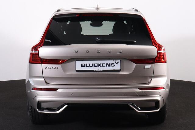 Volvo XC60 T8 Recharge AWD Plus Dark - Panorama/schuifdak - IntelliSafe Assist & Surround - 360º Camera - Harman/Kardon audio - Verwarmde voorstoelen, stuur & achterbank - Parkeersensoren voor & achter - Elektr. bedienb. voorstoelen met geheugen - Draadloze tel. lad