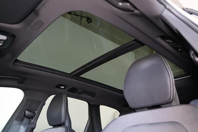 Volvo XC60 T8 Recharge AWD Plus Dark - Panorama/schuifdak - IntelliSafe Assist & Surround - 360º Camera - Harman/Kardon audio - Verwarmde voorstoelen, stuur & achterbank - Parkeersensoren voor & achter - Elektr. bedienb. voorstoelen met geheugen - Draadloze tel. lad