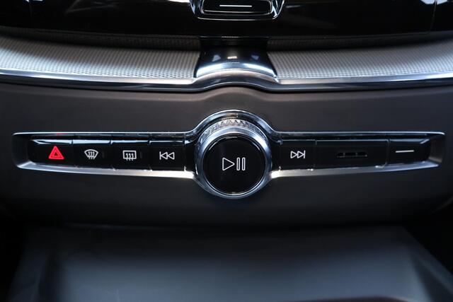 Volvo XC60 T6 Recharge AWD Plus Dark - LONG RANGE - Panorama/schuifdak - IntelliSafe Assist & Surround - 360º Camera - Harman/Kardon audio - Adaptieve LED koplampen - Verwarmde voorstoelen, stuur & achterbank - Parkeersensoren voor & achter - Elektr. bedienb. voorst