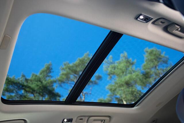 Volvo XC60 T6 Plug-in hybrid Ultra Dark | Long Range | Luchtvering | Bowers&Wilkins | Massage+Ventilatie | Head-Up | ACC | 21 Inch