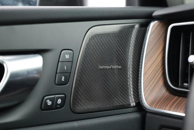 Volvo XC60 T8 Recharge Plus Bright | Luchtvering | Pano | Stoelventilatie | H&K | Memory seats | Pilot Assist