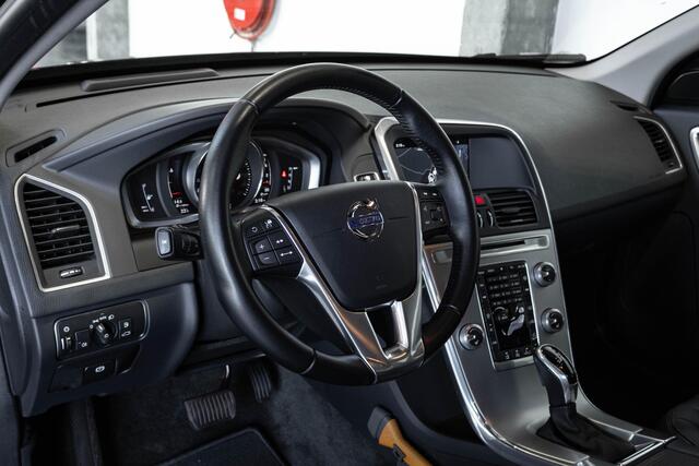 Volvo XC60 T5 Automaat AWD Nordic+ | Achteruitrijcamera | High Performance Audio | Adaptieve Koplampen | Parkeersensoren | Verwarmbare Voorruit | Dodehoekdetectie | Navigatiesysteem | Elektrisch Glazen Panorama-Dak | Adaptieve Cruise Control | Verwarmbare Voorstoele