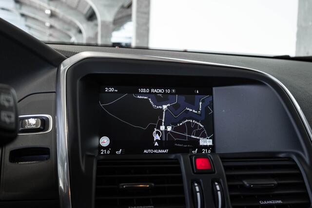 Volvo XC60 T5 Automaat AWD Nordic+ | Achteruitrijcamera | High Performance Audio | Adaptieve Koplampen | Parkeersensoren | Verwarmbare Voorruit | Dodehoekdetectie | Navigatiesysteem | Elektrisch Glazen Panorama-Dak | Adaptieve Cruise Control | Verwarmbare Voorstoele