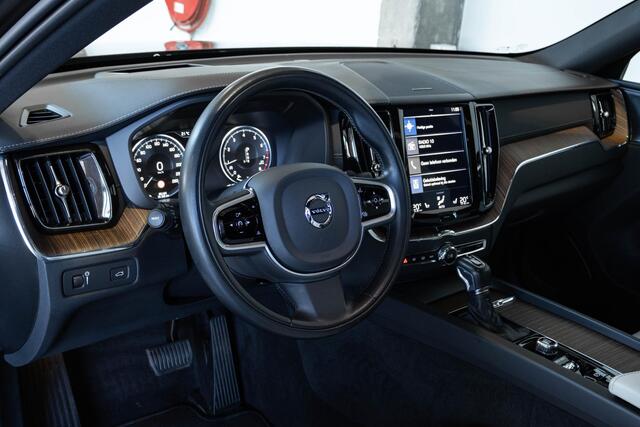 Volvo XC60 T4 Automaat Inscription | Panorama-Dak | Verwarmbare Voor- En Achterstoelen | Adaptieve Koplampen | Premium Audio by Harman Kardon | Parkeersensoren | Achteruitrijcamera | Apple Carplay/Android Auto | Head-Up Display