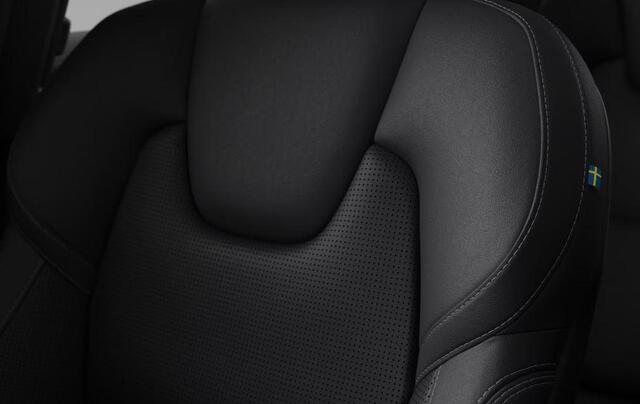 Volvo XC60 2.0 T8 Plug-in hybrid AWD Ultra Dark | Luchtvering | Bowers & Wilkins | Massage | Stoel ventilatie | Alarm | Stoel + Stuur verwarming |