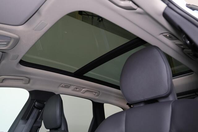 Volvo XC60 T6 Recharge AWD Plus Dark - LONG RANGE - Panorama/schuifdak - 360º Camera - Adaptieve LED koplampen - Verwarmde voorstoelen, stuur & achterbank - Parkeersensoren voor & achter - Elektr. bedienb. voorstoelen met geheugen - Draadloze tel. lader - Extra geti