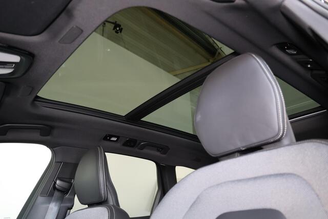 Volvo XC60 T6 Recharge AWD Plus Dark - LONG RANGE - Panorama/schuifdak - IntelliSafe Assist & Surround - 360º Camera - Adaptieve LED koplampen - Verwarmde voorstoelen, stuur & achterbank - Parkeersensoren voor & achter - Elektr. bedienb. voorstoelen met geheugen - D