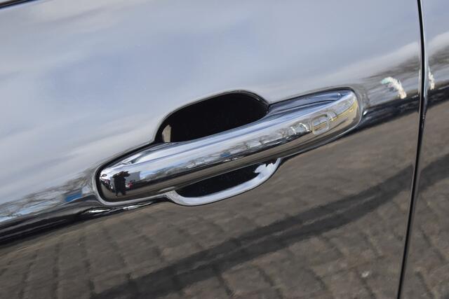 Volvo XC60 B4 Automaat Plus Dark | Keyless | Harman Kardon | Elec Stoelen | Stoel Stuurwielverwarming | 360 Camera