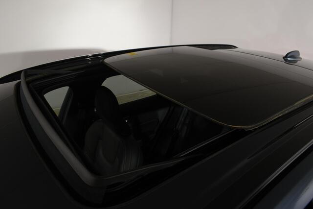 Volvo XC60 T8 310PK AWD R-Design / Navigatie / Head Up Display / 360 Camera / Parkeersensoren / Luchtvering / Stuur-Stoelverwarming /
