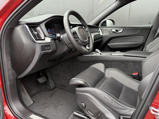 Volvo XC60 2.0 T8 AWD Ultimate Dark head up display Harman kardon luchtvering 21 inch 360 camera trekhaak