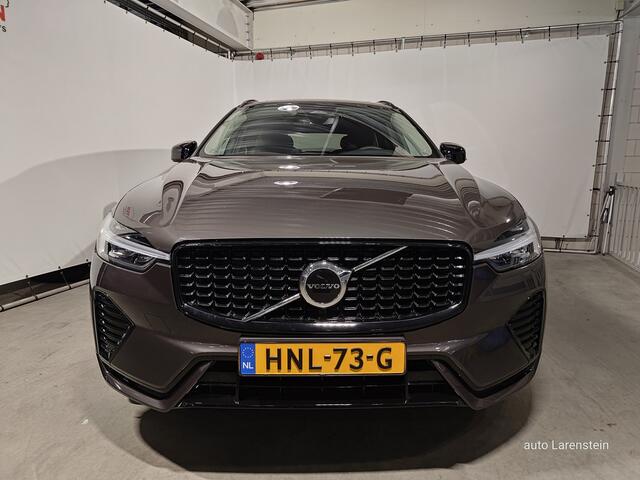 Volvo XC60 B4 211pk Plus Dark Aut.8 Panoramadak / Leer / Carplay / Memory stoelen / Adapt. C.C Afn.trekhaak incl.13 polige aansluiting + witte kentekenplaat bij aflevering heeft een actie-meerprijs van ¤ 795,-