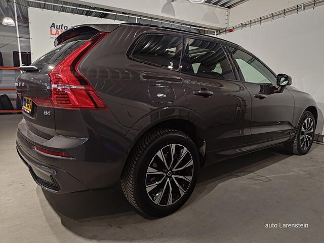 Volvo XC60 B4 211pk Plus Dark Aut.8 Panoramadak / Leer / Carplay / Memory stoelen / Adapt. C.C Afn.trekhaak incl.13 polige aansluiting + witte kentekenplaat bij aflevering heeft een actie-meerprijs van ¤ 795,-