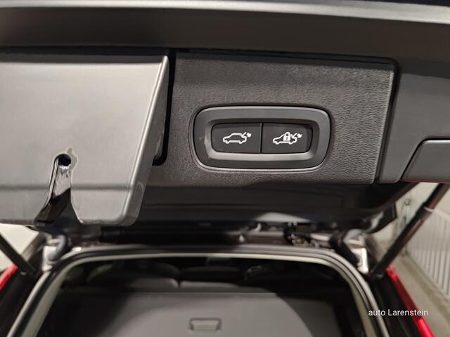Volvo XC60 B4 211pk Plus Dark Aut.8 Panoramadak / Leer / Carplay / Memory stoelen / Adapt. C.C Afn.trekhaak incl.13 polige aansluiting + witte kentekenplaat bij aflevering heeft een actie-meerprijs van ¤ 795,-