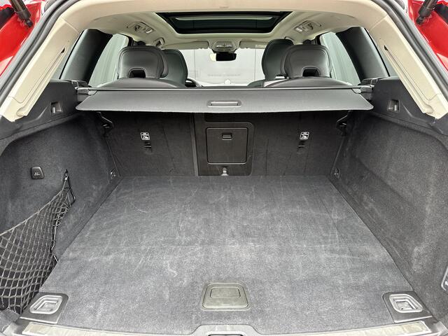 Volvo XC60 2.0 T6 Plug-in hybrid AWD Ultimate Dark schuifdak 360 camera Bowers & Wilkins luchtvering 20 inch trekhaak