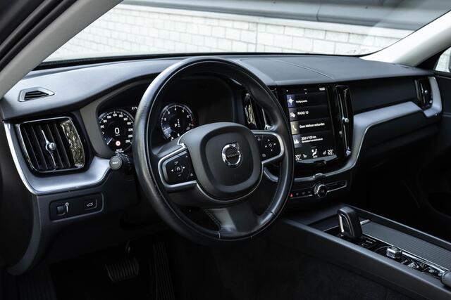 Volvo XC60 B5 Momentum Pro | Elektrisch bedienbare voorstoel | Rear Parking Camera | Led Headlights Bending | Leder Sport | Trekhaak semi elek. inklapbaar | Parking Heater With Timer | 19 "Velgen |