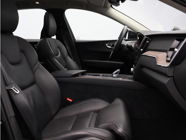 Volvo XC60 2.0 T6 Plug-in hybrid AWD Ultimate Bright / Trekhaak / Luchtvering / Bowers & Wilkins / Head-up Display / 360 Camera / Stoelventilatie + Massage / Panoramadak / Elektrische Stoelen /