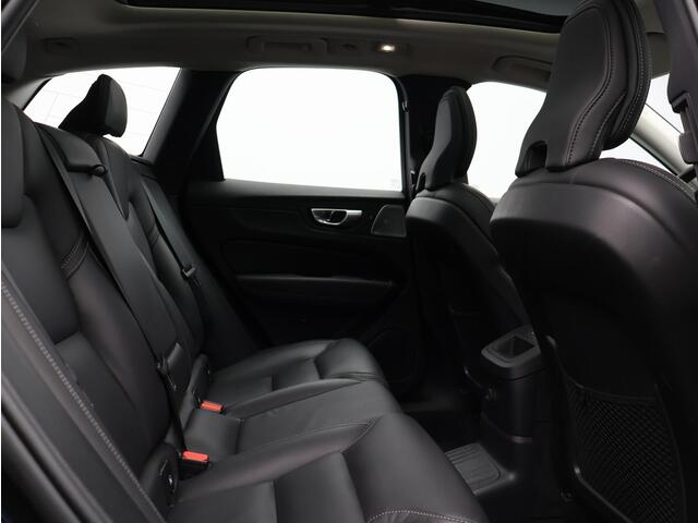 Volvo XC60 2.0 T6 Plug-in hybrid AWD Ultimate Bright / Trekhaak / Luchtvering / Bowers & Wilkins / Head-up Display / 360 Camera / Stoelventilatie + Massage / Panoramadak / Elektrische Stoelen /
