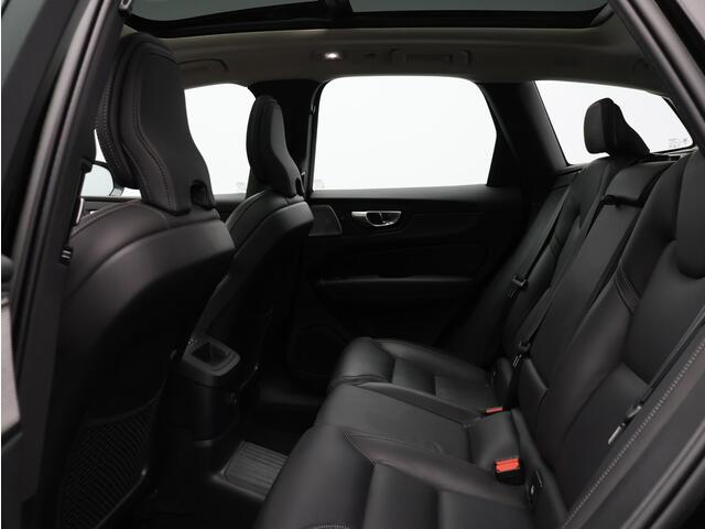 Volvo XC60 2.0 T6 Plug-in hybrid AWD Ultimate Bright / Trekhaak / Luchtvering / Bowers & Wilkins / Head-up Display / 360 Camera / Stoelventilatie + Massage / Panoramadak / Elektrische Stoelen /