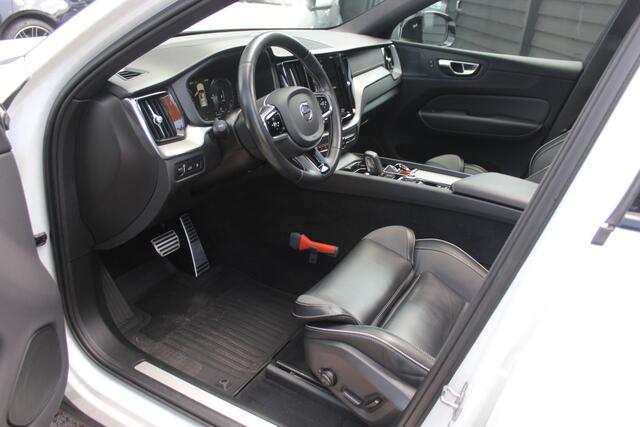 Volvo XC60 2.0 Recharge T8 AWD Inscription - PANODAK - TREKHAAk - CAMERA - H&K - CARPLAY -