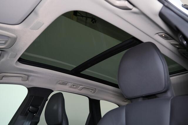 Volvo XC60 T6 Recharge AWD Plus Dark - LONG RANGE - Panorama/schuifdak - IntelliSafe Assist & Surround - Harman/Kardon audio - Adaptieve LED koplampen - Parkeercamera achter - Verwarmde voorstoelen, stuur & achterbank - Parkeersensoren voor & achter - Elektr. bedien
