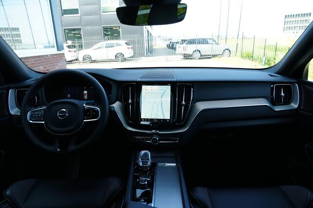 Volvo XC60 2.0 T8 Plug-in hybrid AWD Plus Dark 455pk Panoramadak/HarmanKardon/360Camera