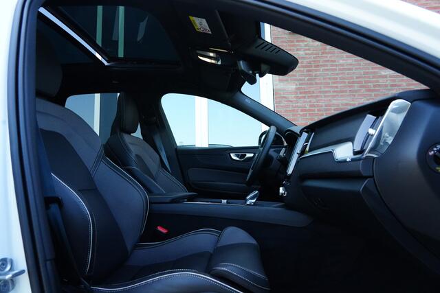 Volvo XC60 2.0 T8 Plug-in hybrid AWD Plus Dark 455pk Panoramadak/HarmanKardon/360Camera