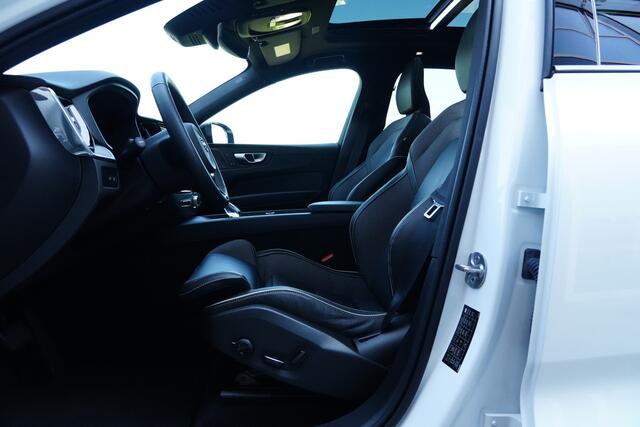 Volvo XC60 2.0 T8 Plug-in hybrid AWD Plus Dark 455pk Panoramadak/HarmanKardon/360Camera