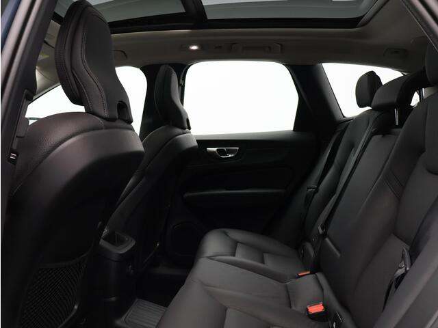 Volvo XC60 T6 AWD Plug-in hybrid Ultimate Dark / Trekhaak / Head up displ. / Pan. dak / Harman Kardon / Leder / Stoel+stuur+achterbankverwarming