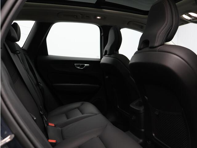 Volvo XC60 T6 AWD Plug-in hybrid Ultimate Dark / Trekhaak / Head up displ. / Pan. dak / Harman Kardon / Leder / Stoel+stuur+achterbankverwarming