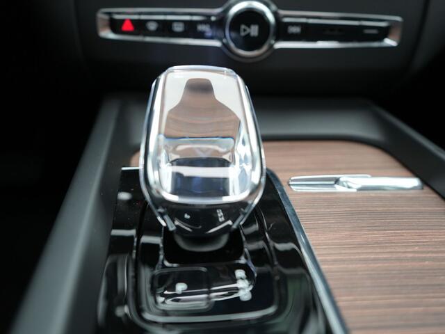 Volvo XC60 T8 AWD Ultimate Bright Plug In Hybrid PHEV | Panodak | Luxe Lederen Sportstoelen Memory & Massage | 360 Camera | Adaptive Cruise | Head Up | 20"L.M | Google Maps |