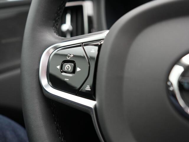 Volvo XC60 T8 AWD Ultimate Bright Plug In Hybrid PHEV | Panodak | Luxe Lederen Sportstoelen Memory & Massage | 360 Camera | Adaptive Cruise | Head Up | 20"L.M | Google Maps |