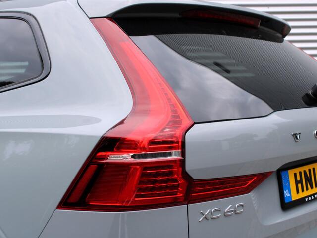 Volvo XC60 2.0 T8 Plug-in hybrid AWD Ultimate Dark Automaat / Luchtvering Panoramadak / Trekhaak / 21" velgen / 360* parkeercamera / Harman Kardon audio
