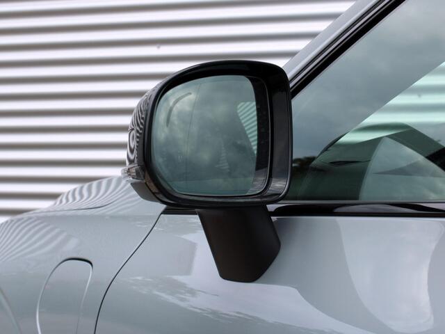 Volvo XC60 2.0 T8 Plug-in hybrid AWD Ultimate Dark Automaat / Luchtvering Panoramadak / Trekhaak / 21" velgen / 360* parkeercamera / Harman Kardon audio