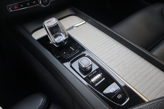Volvo XC60 2.0 B4 Inscript. | Geen import | Schuifdak | Leer | Camera