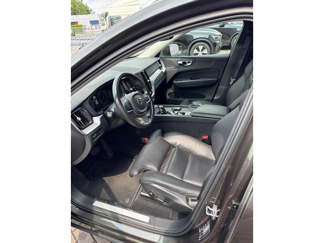 Volvo XC60 B5 Momentum Exclusive | Head-up Display | Panoramadak | 22" LM velgen | Trekhaak | 360º Camera | Harman Kardon | Stoel/stuurverwarming