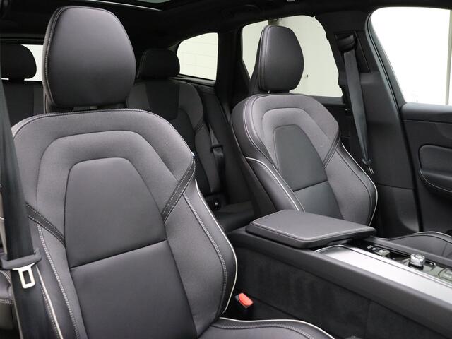 Volvo XC60 T6 350PK AWD Plus Black Edition / Panorama dak / Harman en Kardon audio / Elektr. stoelen / BLIS / Stoel/- en stuurverwarming /