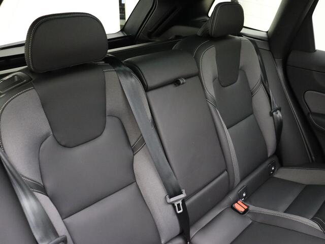 Volvo XC60 T6 350PK AWD Plus Black Edition / Panorama dak / Harman en Kardon audio / Elektr. stoelen / BLIS / Stoel/- en stuurverwarming /